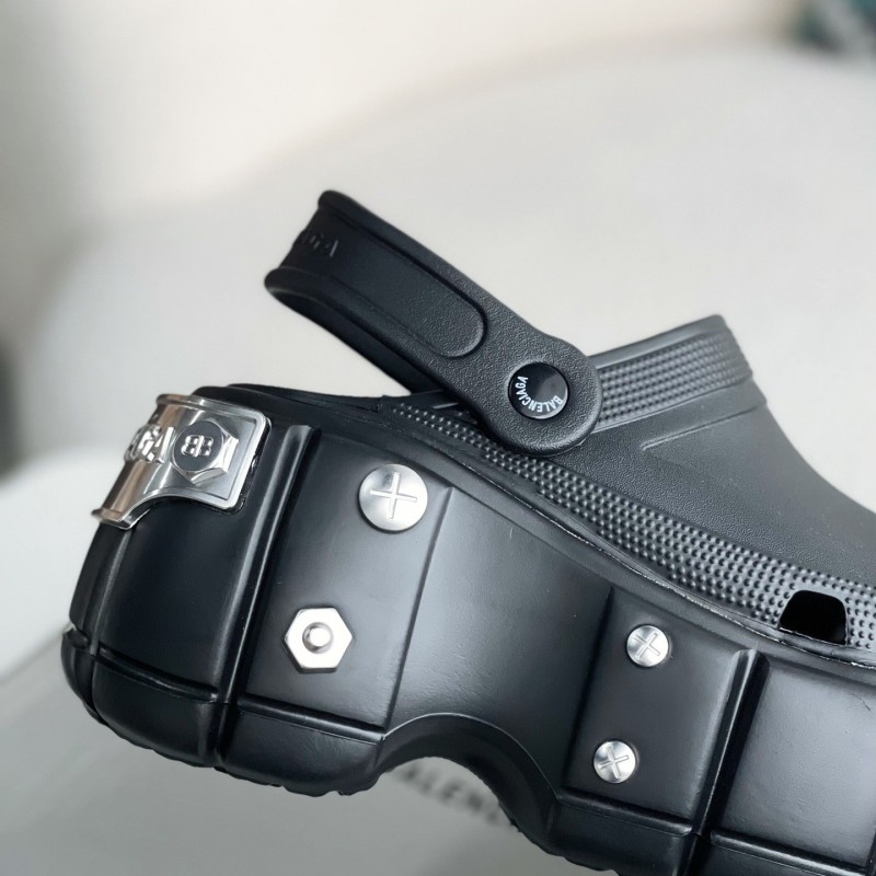 Ba*len*cia*ga Cr*0*s