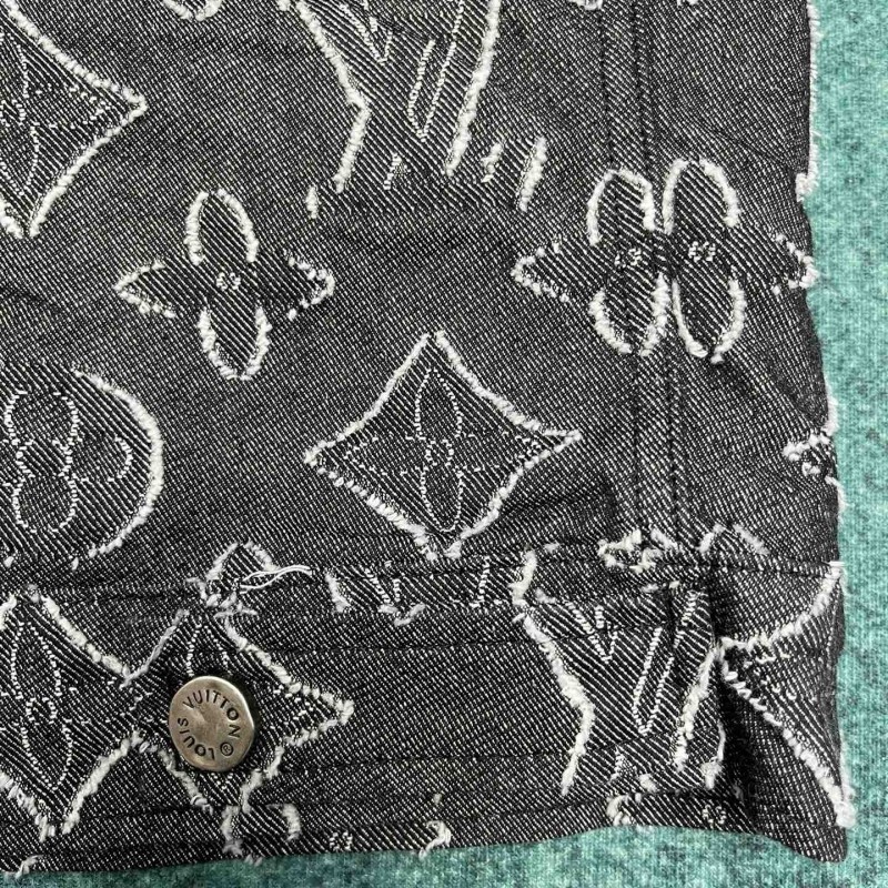 L0*is V*t0n shirt jacket