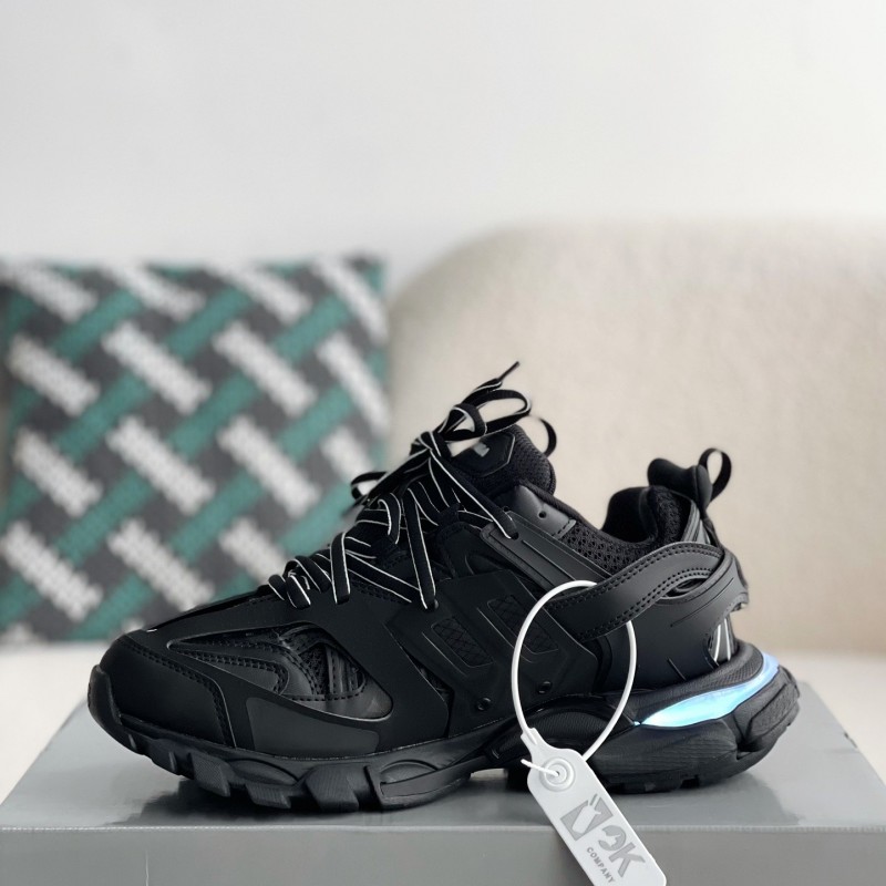 Ba*len*cia*ga Track 1.0 track led Trainers