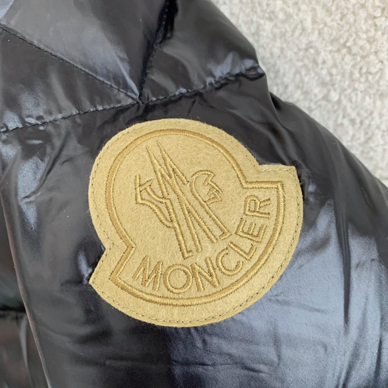 New down jackets for autumn and winter