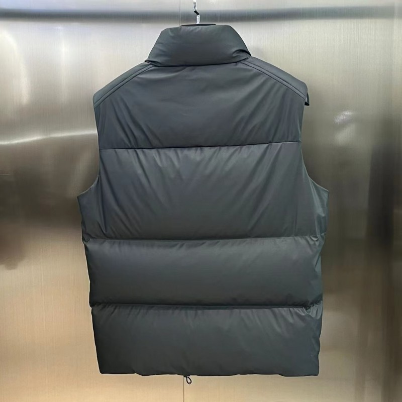 Pra*a white Go*e down vest