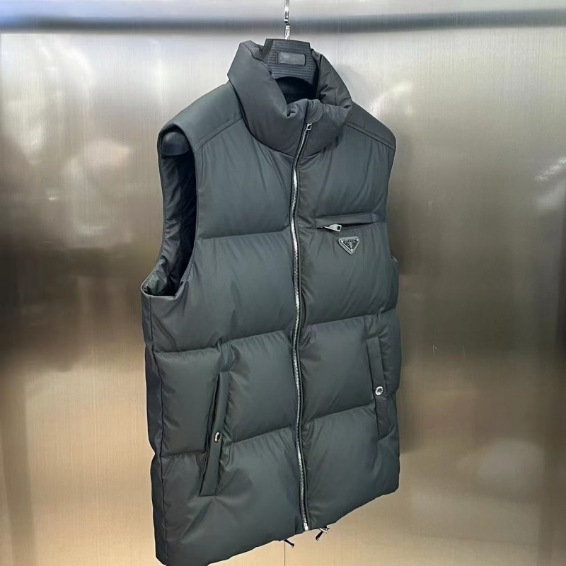 Pra*a white Go*e down vest