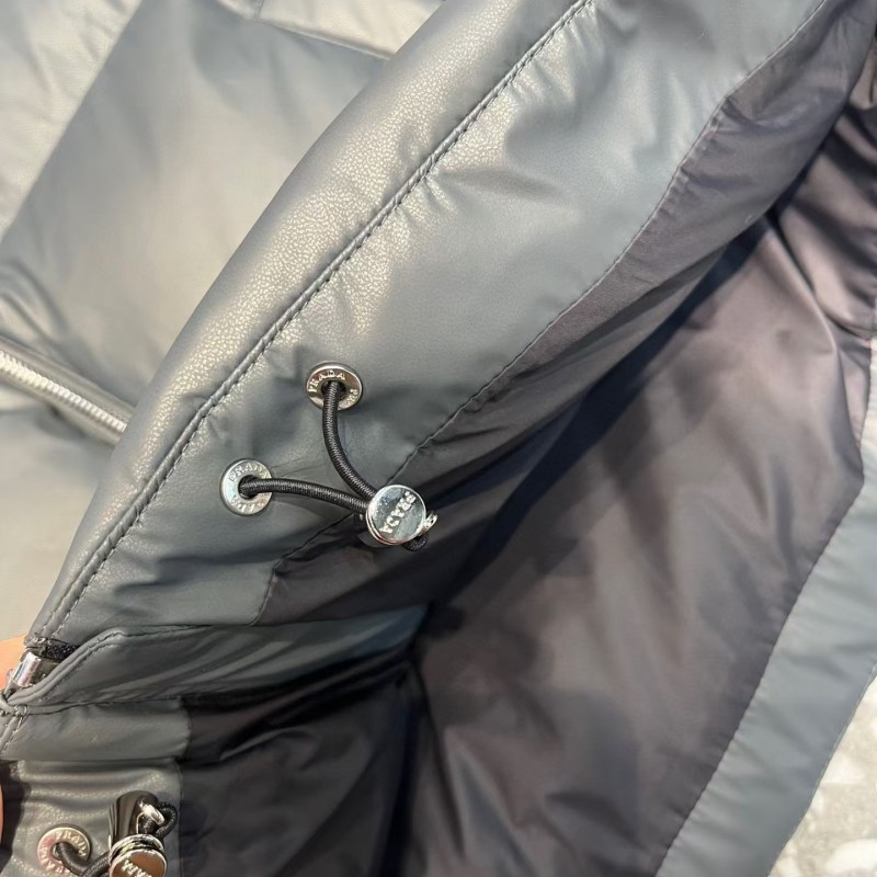 Pra*a white Go*e down vest