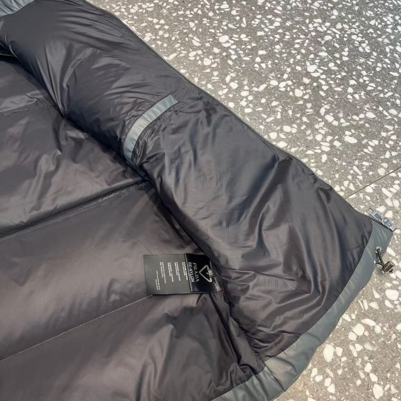 Pra*a white Go*e down vest