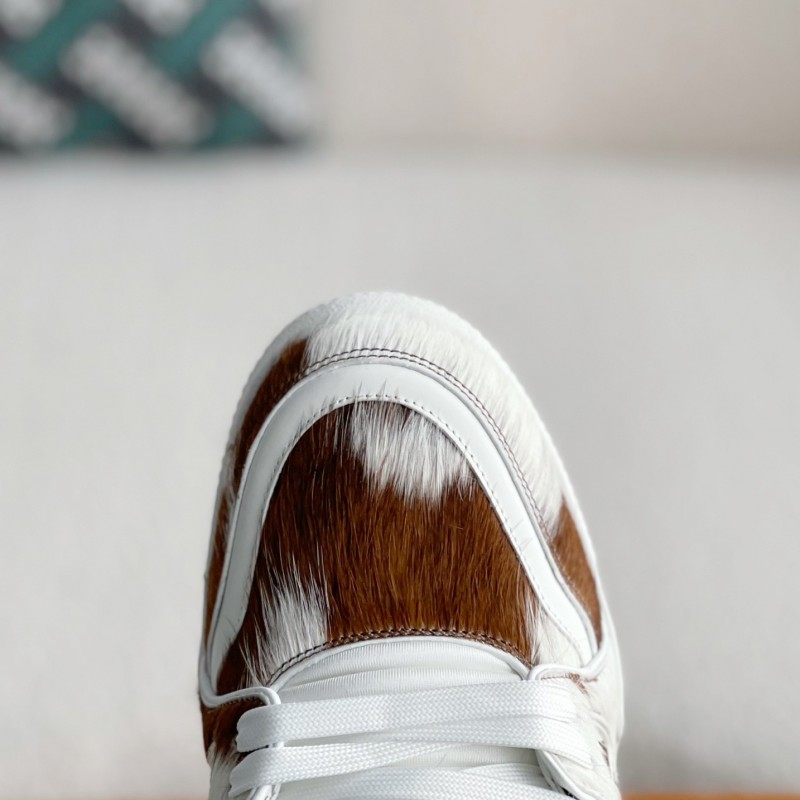 L0*is V*t0n TRAINER SNEAKERS