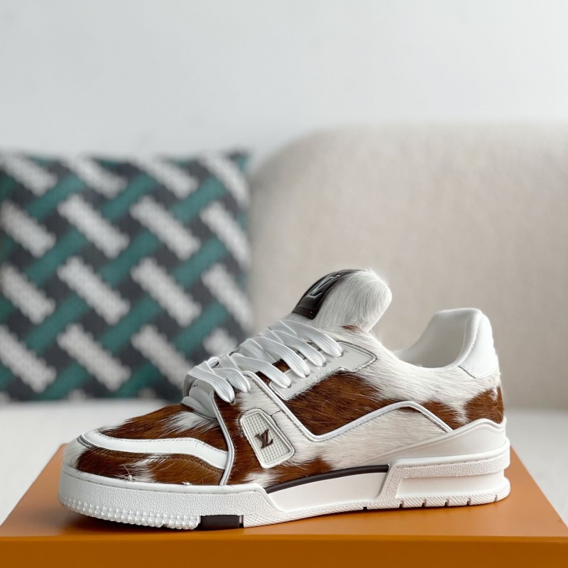 L0*is V*t0n TRAINER SNEAKERS