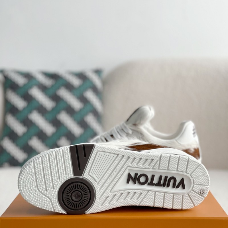 L0*is V*t0n TRAINER SNEAKERS