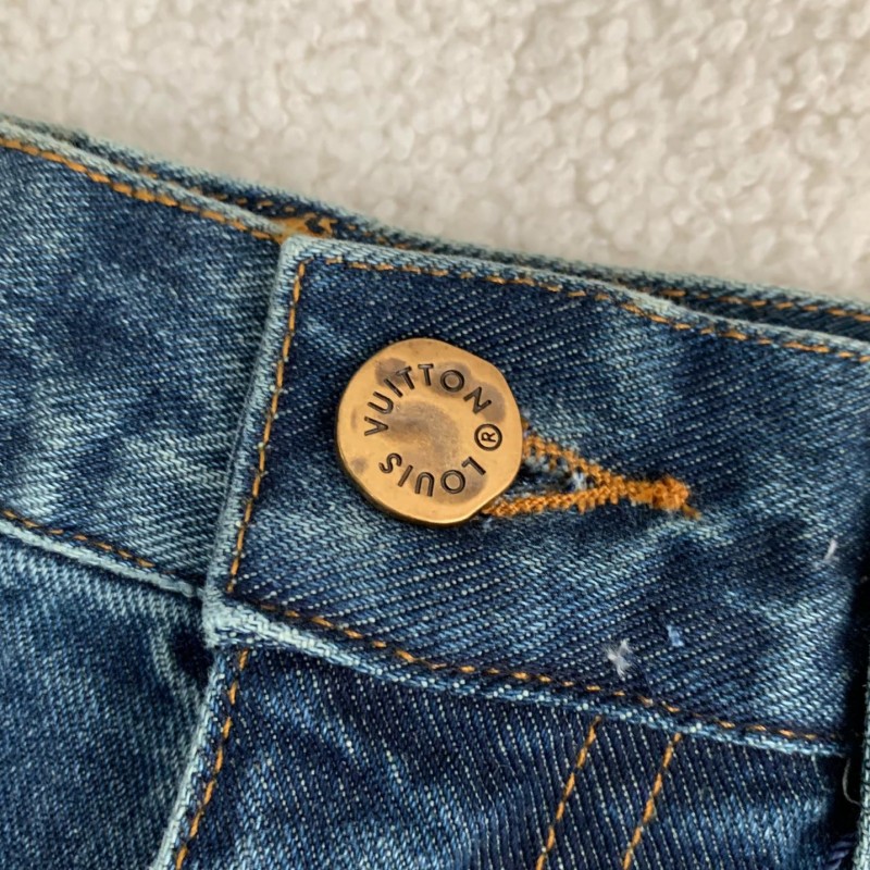 L0*is V*t0n  Costumes