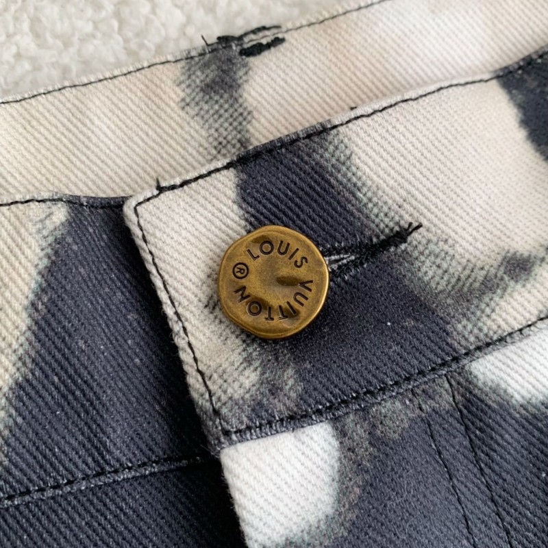 L0*is V*t0n Costumes