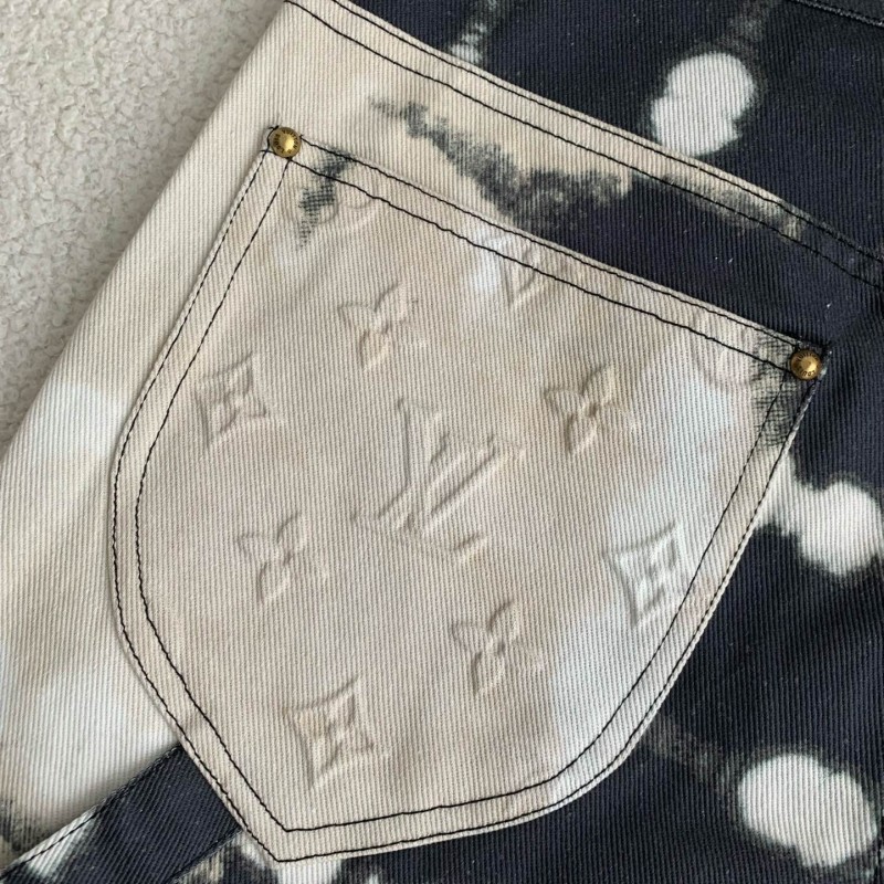 L0*is V*t0n Costumes