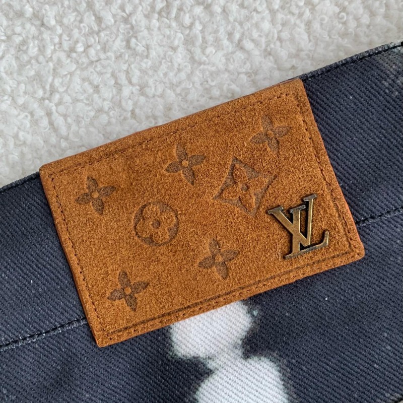 L0*is V*t0n Costumes