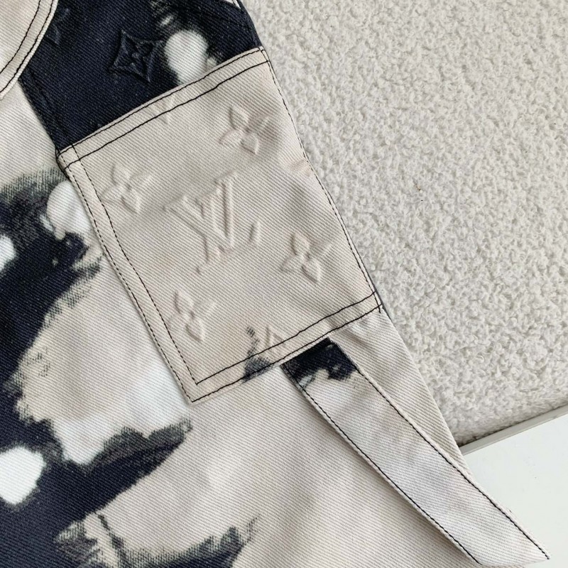 L0*is V*t0n Costumes