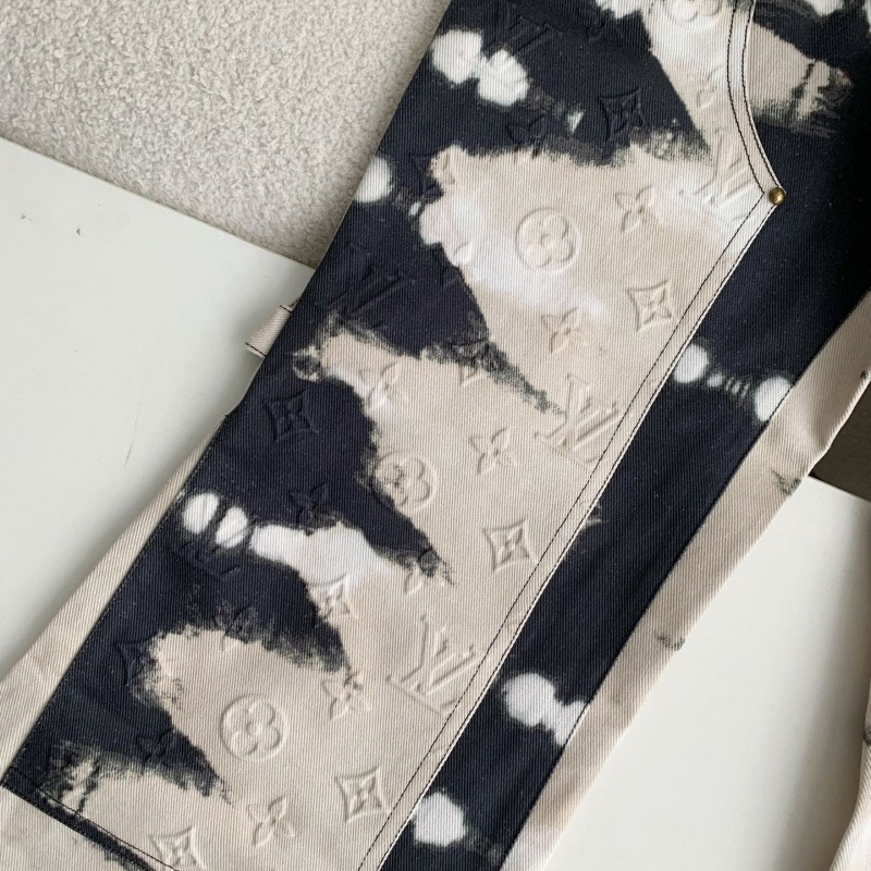 L0*is V*t0n Costumes