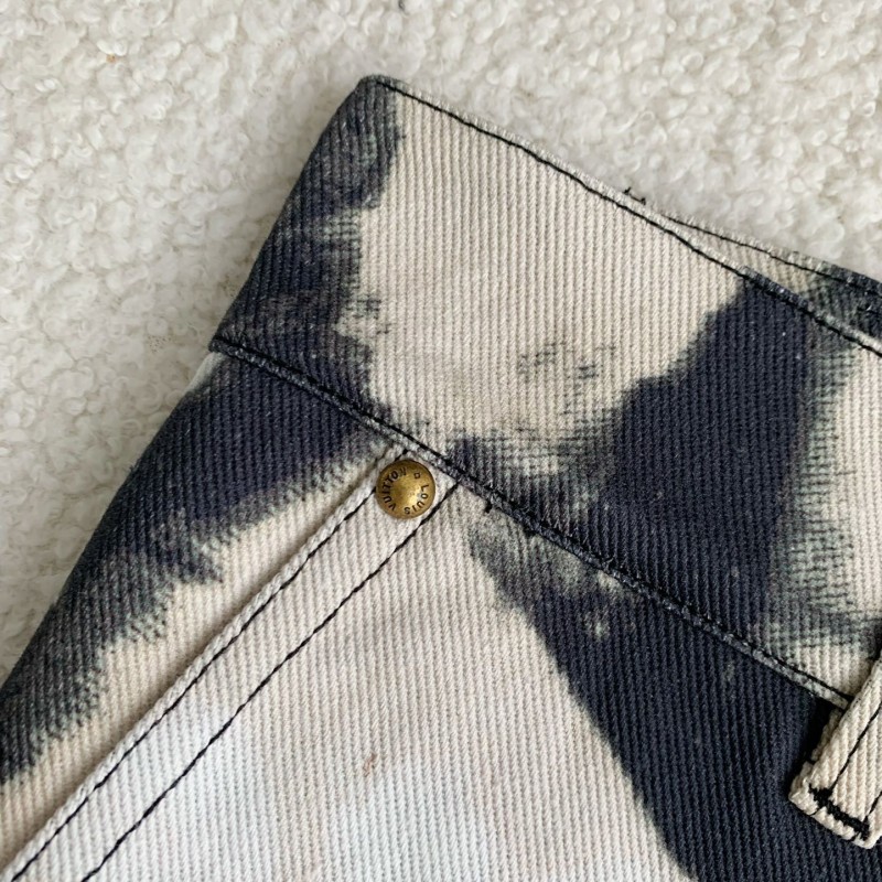 L0*is V*t0n Costumes