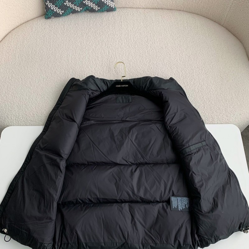 Pra*a white Go*e down vest