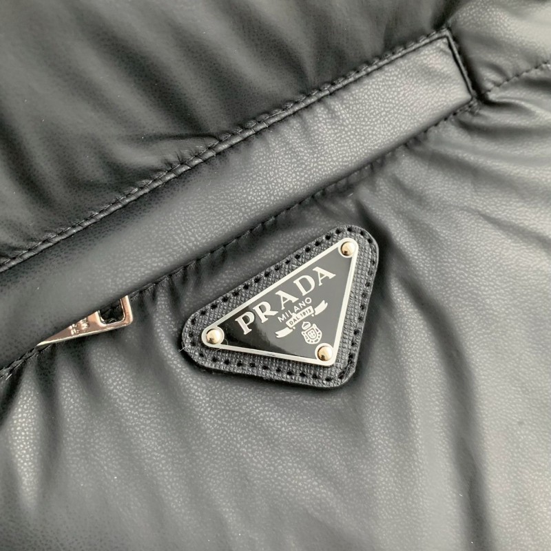 Pra*a white Go*e down vest