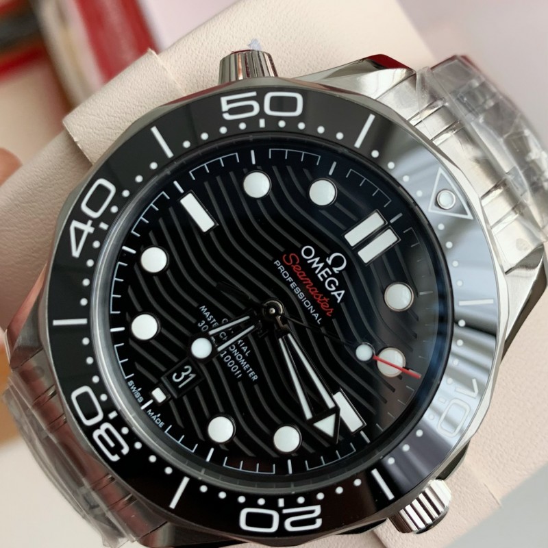 Om**a Seahorse Series 300-meter dive wristwatch,43.5mm