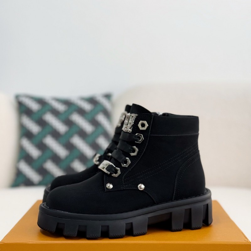 L0*is V*t0n Round toe lace-up boots