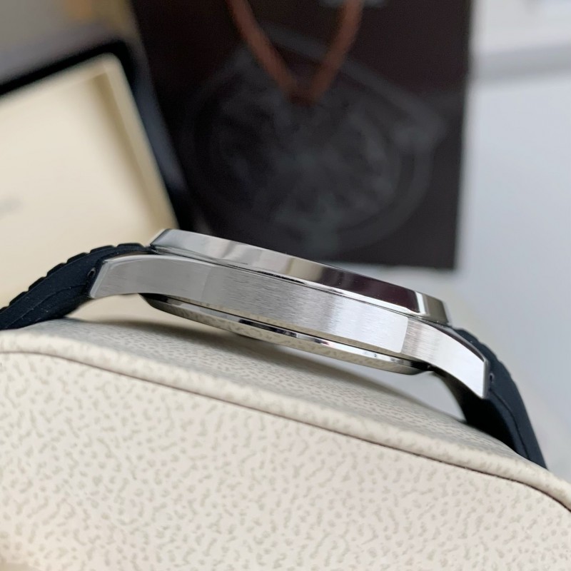 P**ek Ph**ppe Custom Green grenade 5167R series Watch