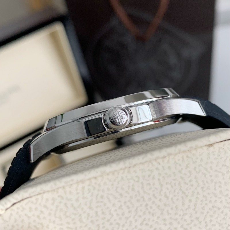 P**ek Ph**ppe Custom Green grenade 5167R series Watch