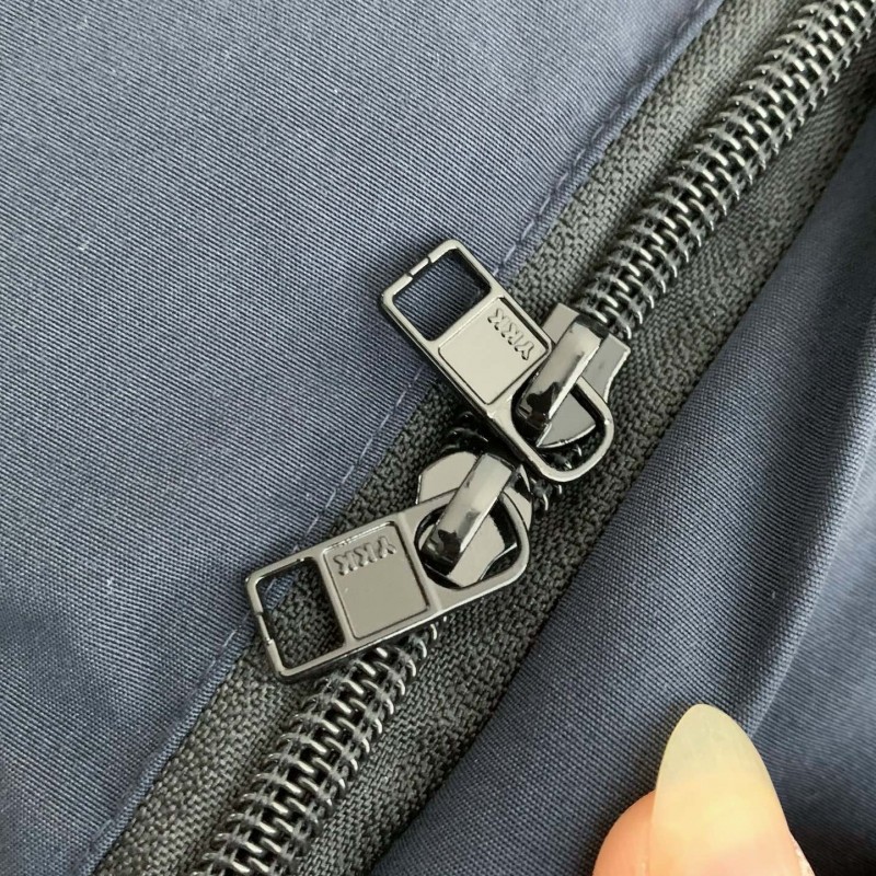 Can*a Go*e parka down jacket