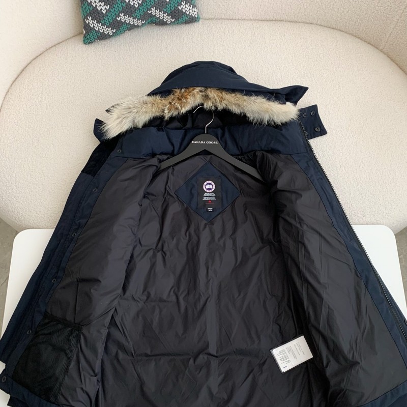 Can*a Go*e parka down jacket