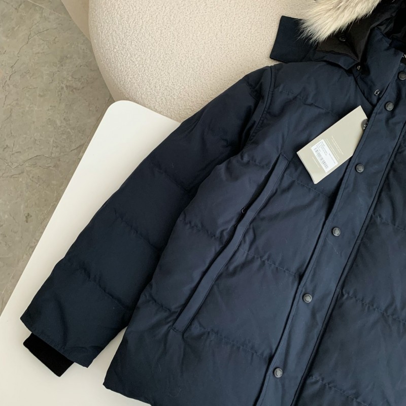 Can*a Go*e parka down jacket