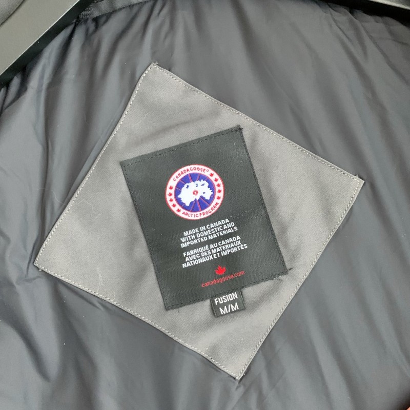 Can*a Go*e parka down jacket