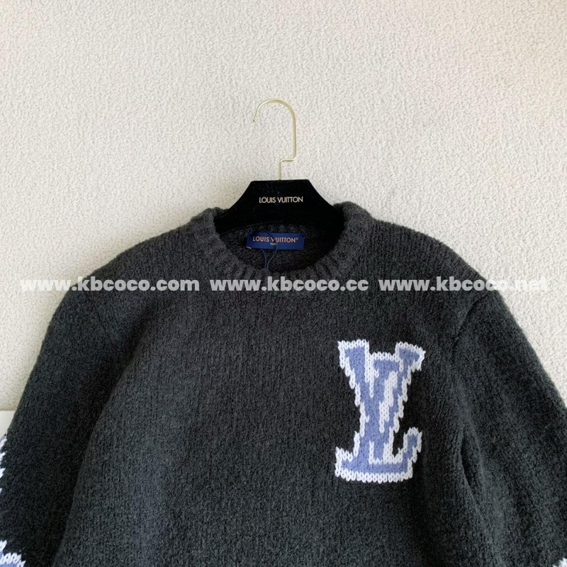 L0*is V*t0n ski sweater with wool inlay