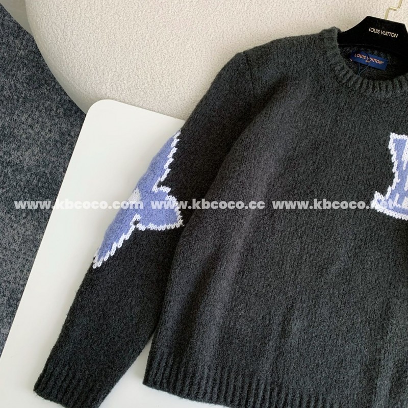L0*is V*t0n ski sweater with wool inlay