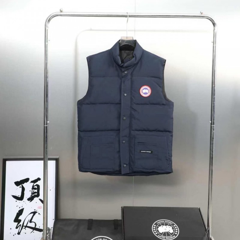 Can*a Go*e down vest