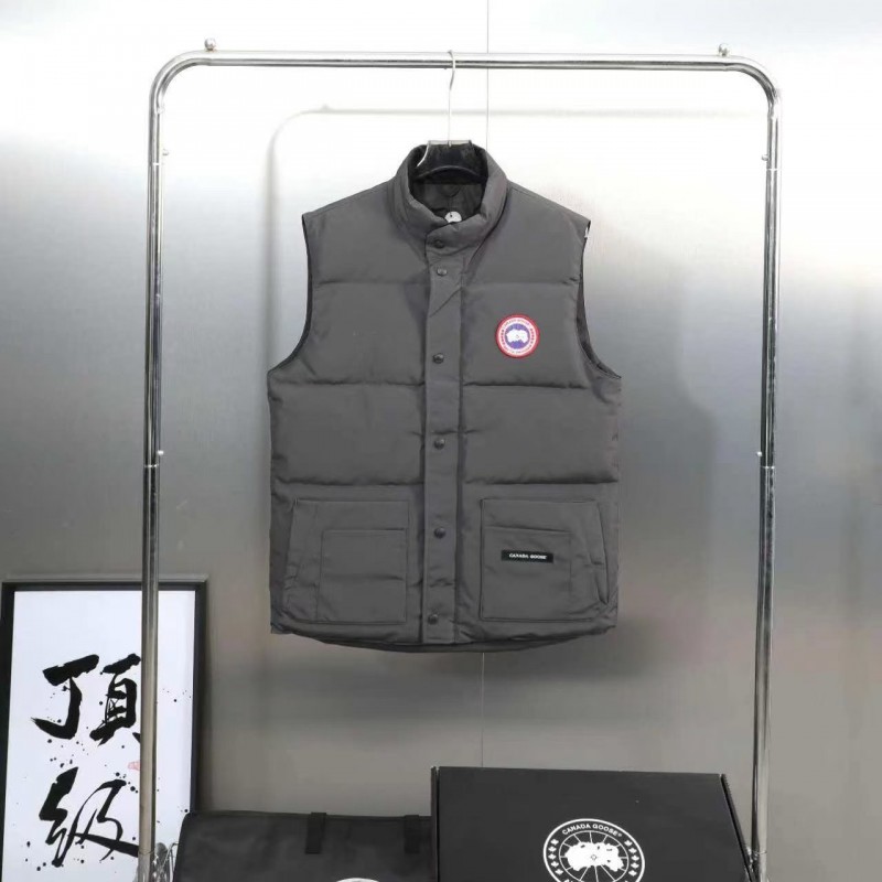 Can*a Go*e down vest