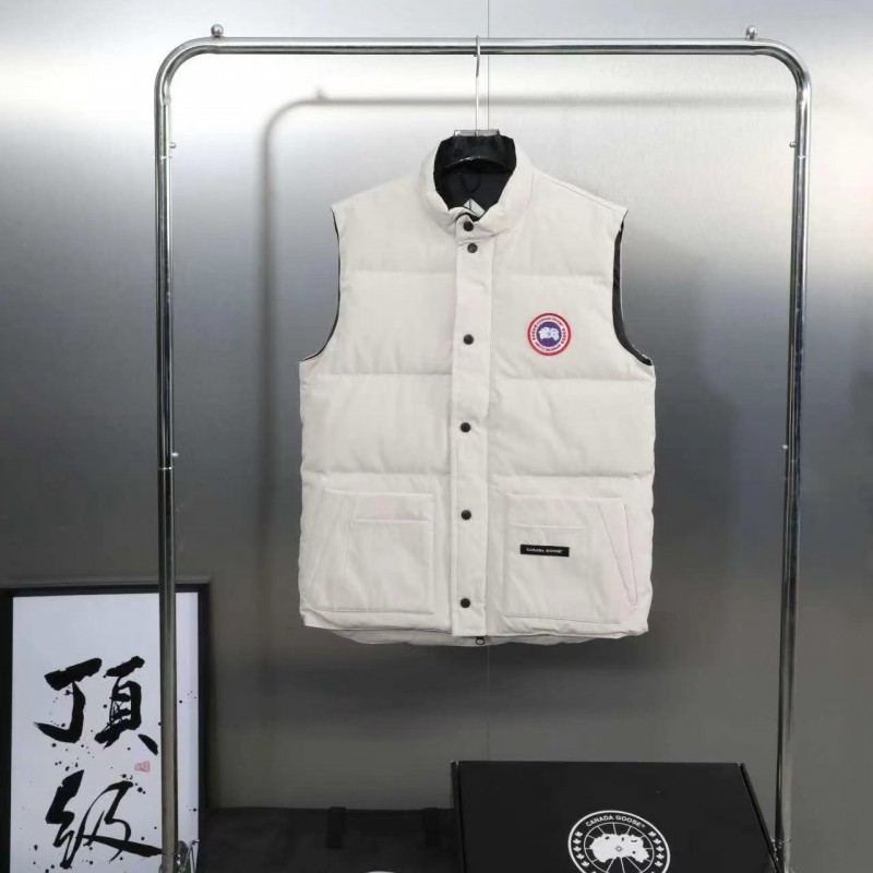 Can*a Go*e down vest