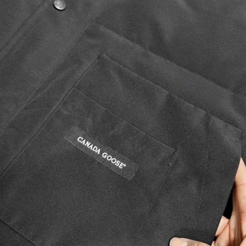 Can*a Go*e down vest