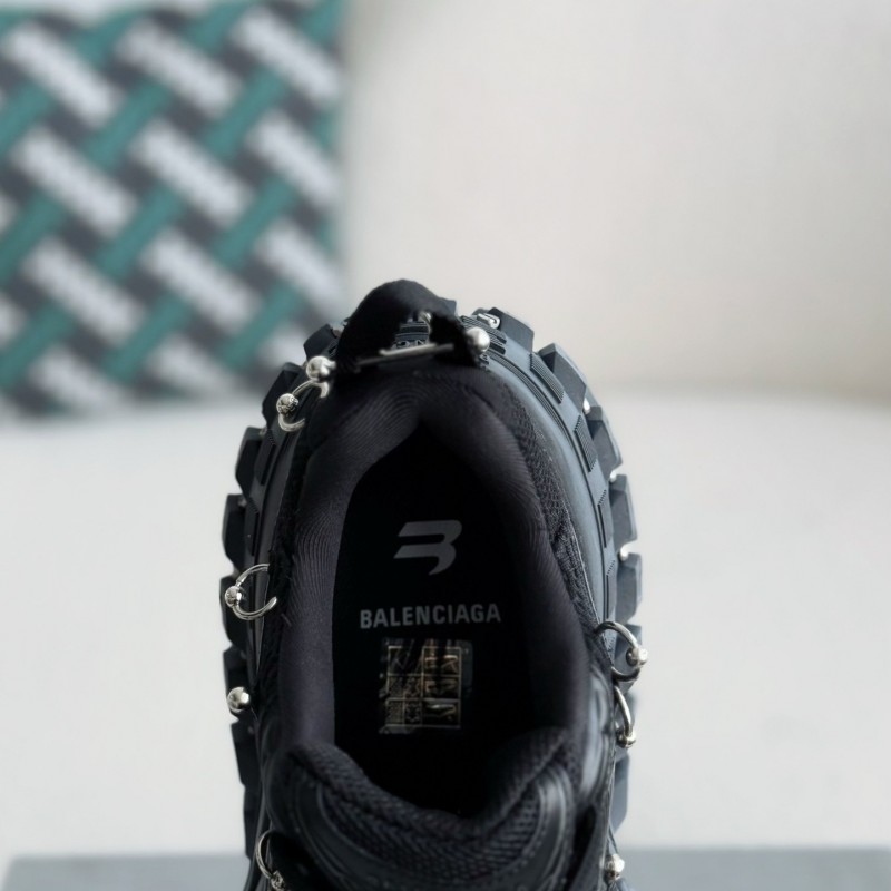 Ba*len*cia*ga Defender Dad shoes