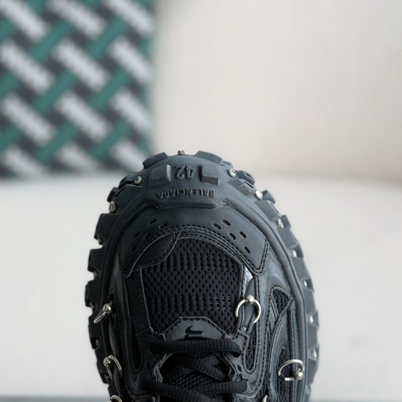 Ba*len*cia*ga Defender Dad shoes