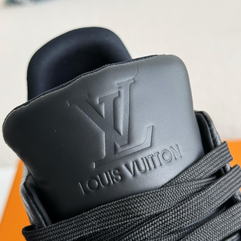 L0*is V*t0n TRAINER SNEAKERS
