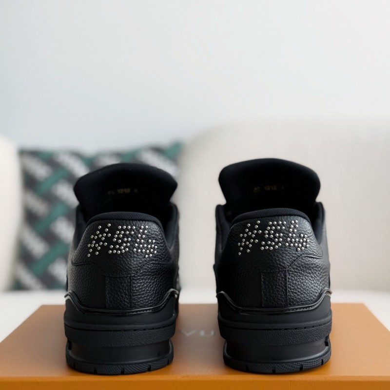 L0*is V*t0n TRAINER SNEAKERS