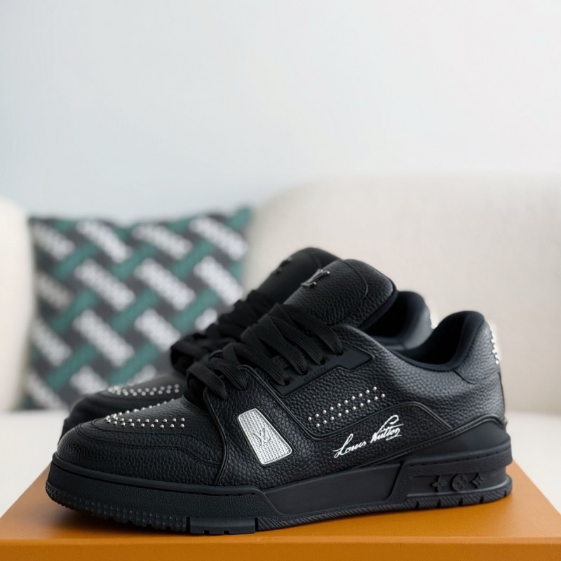 L0*is V*t0n TRAINER SNEAKERS