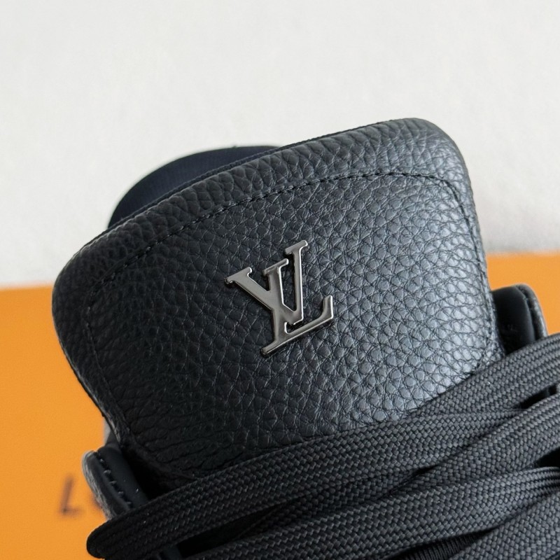 L0*is V*t0n TRAINER SNEAKERS