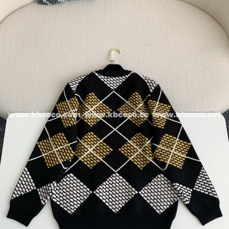 L0*is V*t0n ss25 Pre-Spring collection, blended wool round-neck sweater