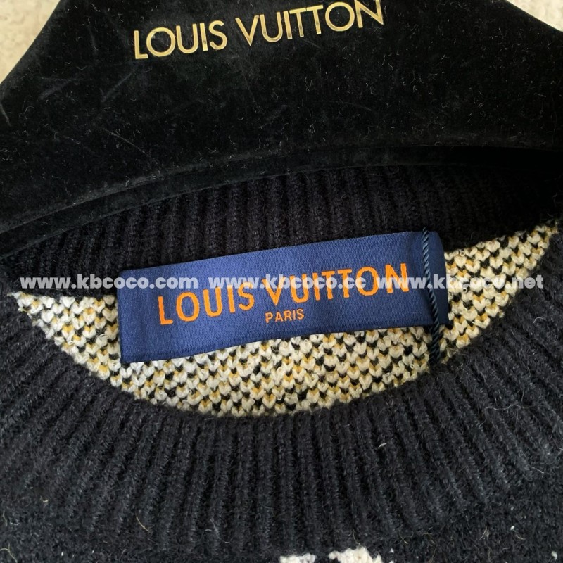 L0*is V*t0n ss25 Pre-Spring collection, blended wool round-neck sweater