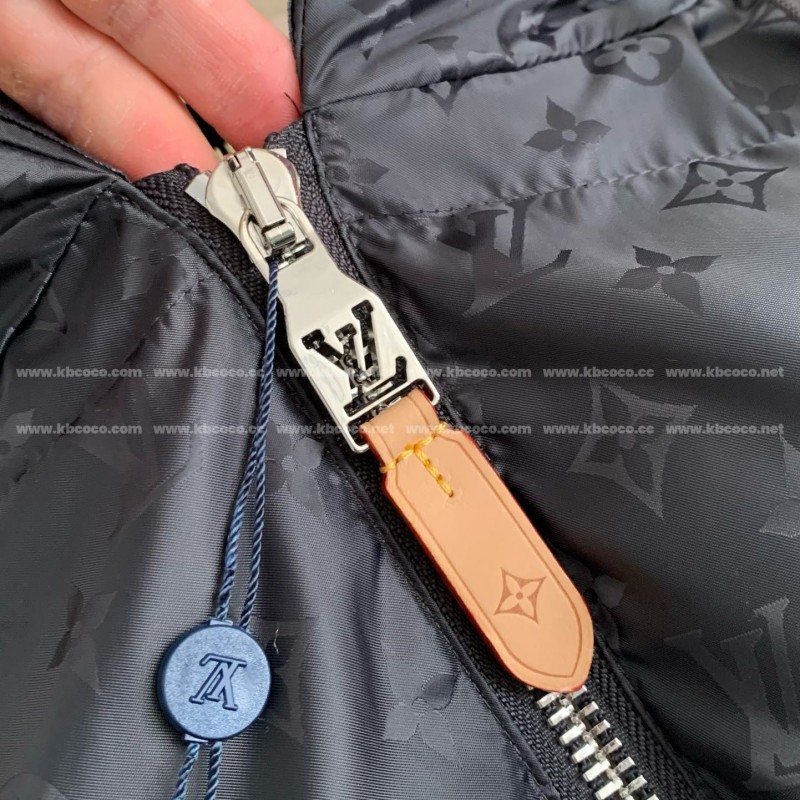 L0*is V*t0n Skiing Series FW24 Printed Hooded Cotton-Padded Jacket