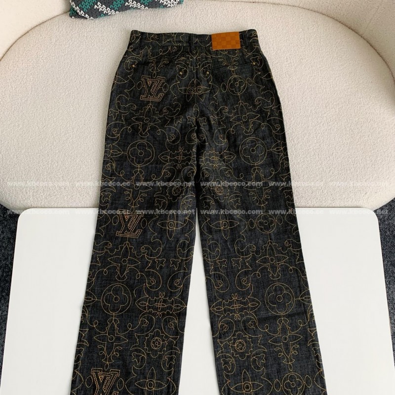 L0*is V*t0n  Costumes