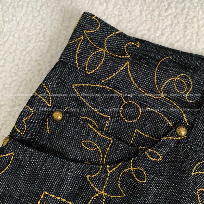 L0*is V*t0n  Costumes