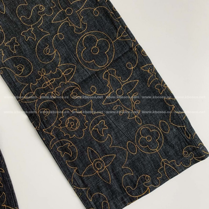 L0*is V*t0n  Costumes