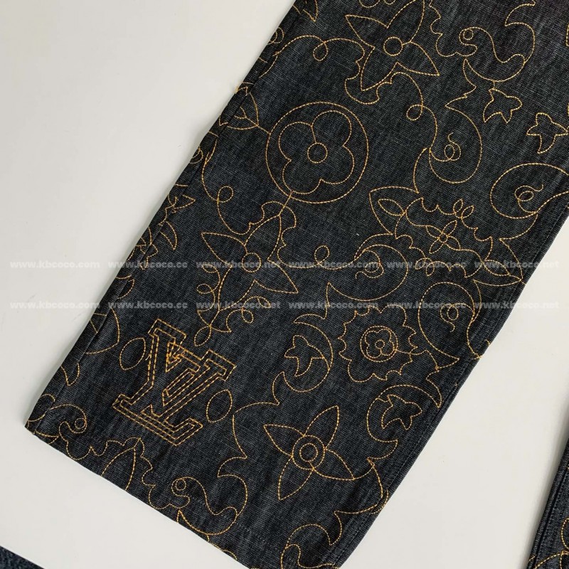 L0*is V*t0n  Costumes