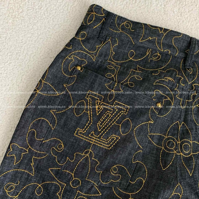 L0*is V*t0n  Costumes