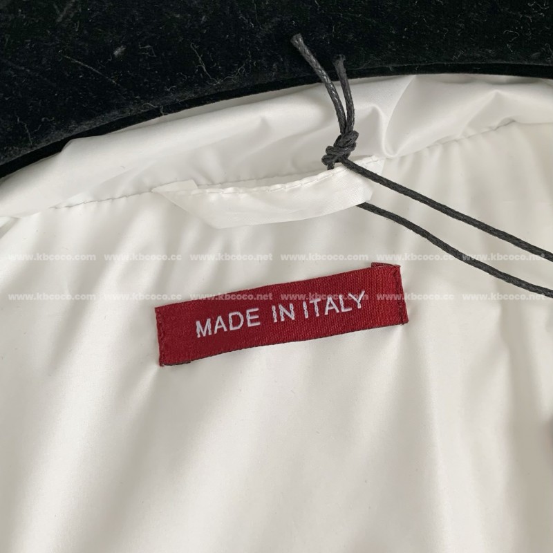 G*u*i Hooded patterned down jacket