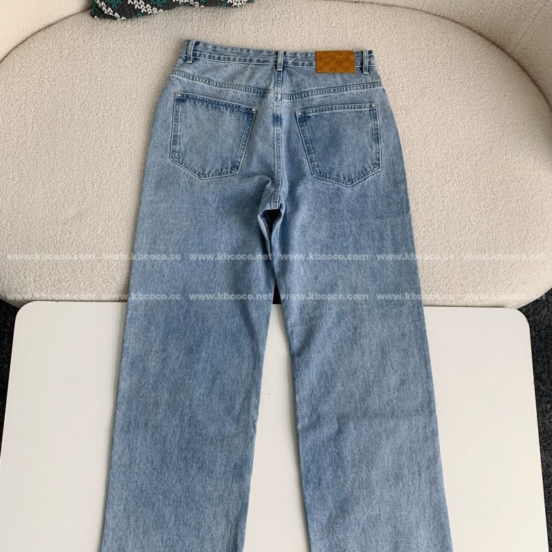 L0*is V*t0n Costumes